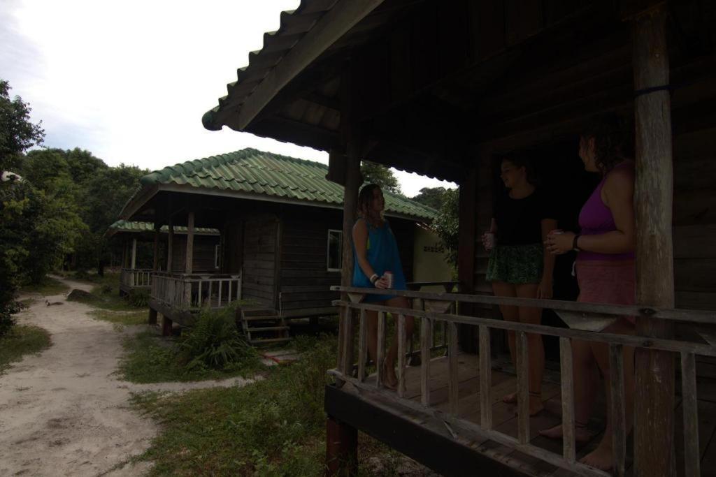 Mad Monkey Koh Rong Samloem Hostel Koh Rong Sanloem Exterior photo