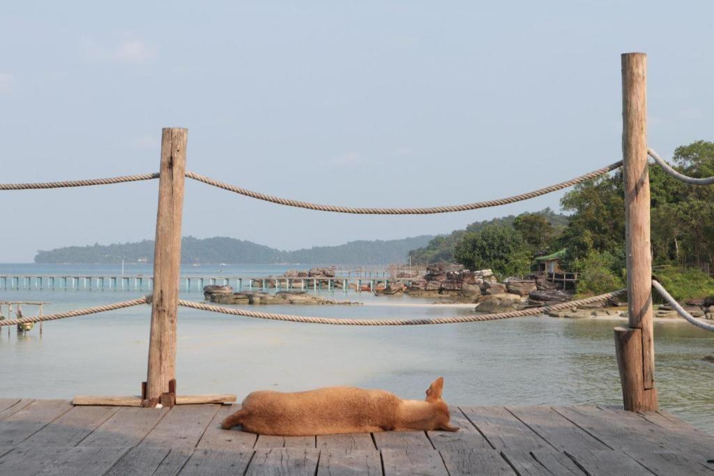 Mad Monkey Koh Rong Samloem Hostel Koh Rong Sanloem Exterior photo
