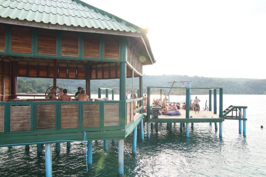 Mad Monkey Koh Rong Samloem Hostel Koh Rong Sanloem Exterior photo
