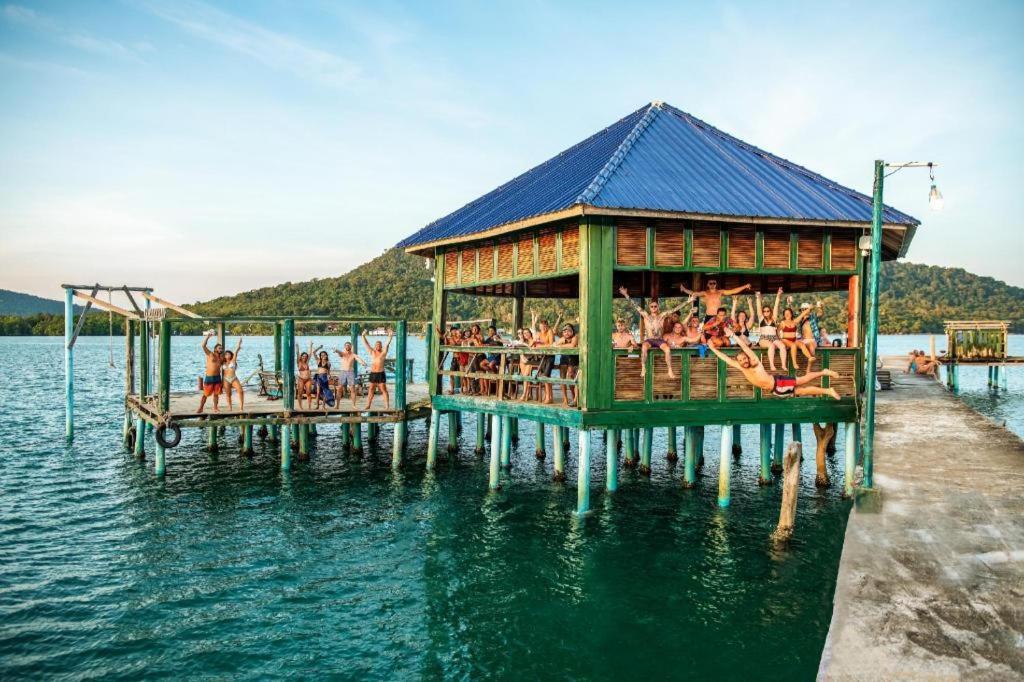 Mad Monkey Koh Rong Samloem Hostel Koh Rong Sanloem Exterior photo